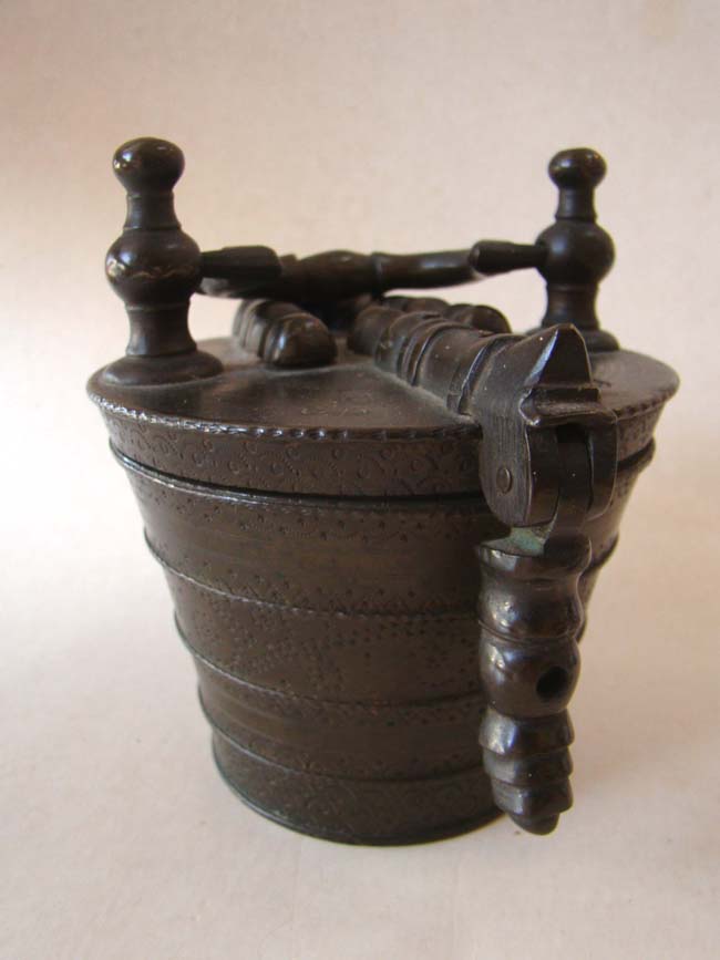 A bronze nest of weights, German, circa 1660-1720 — image 3